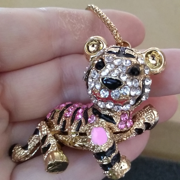 Pink and White Crystal Tiger Pendant Necklace - Picture 4 of 4